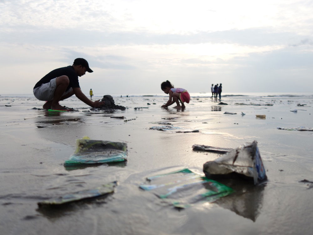 Bottle for Botol: Beach Litter