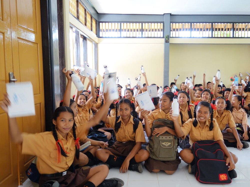 Bottle for Botol: School Kids in Indo